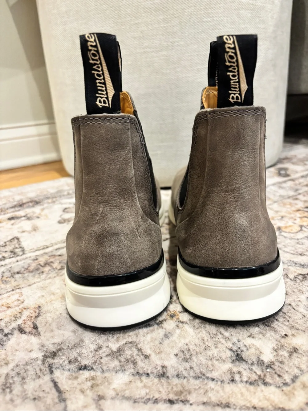 Blundstone Chukka Boots in Taupe with White Sole